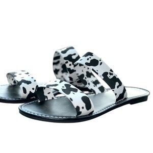 🆕 Women’s cow print flip flop sandals